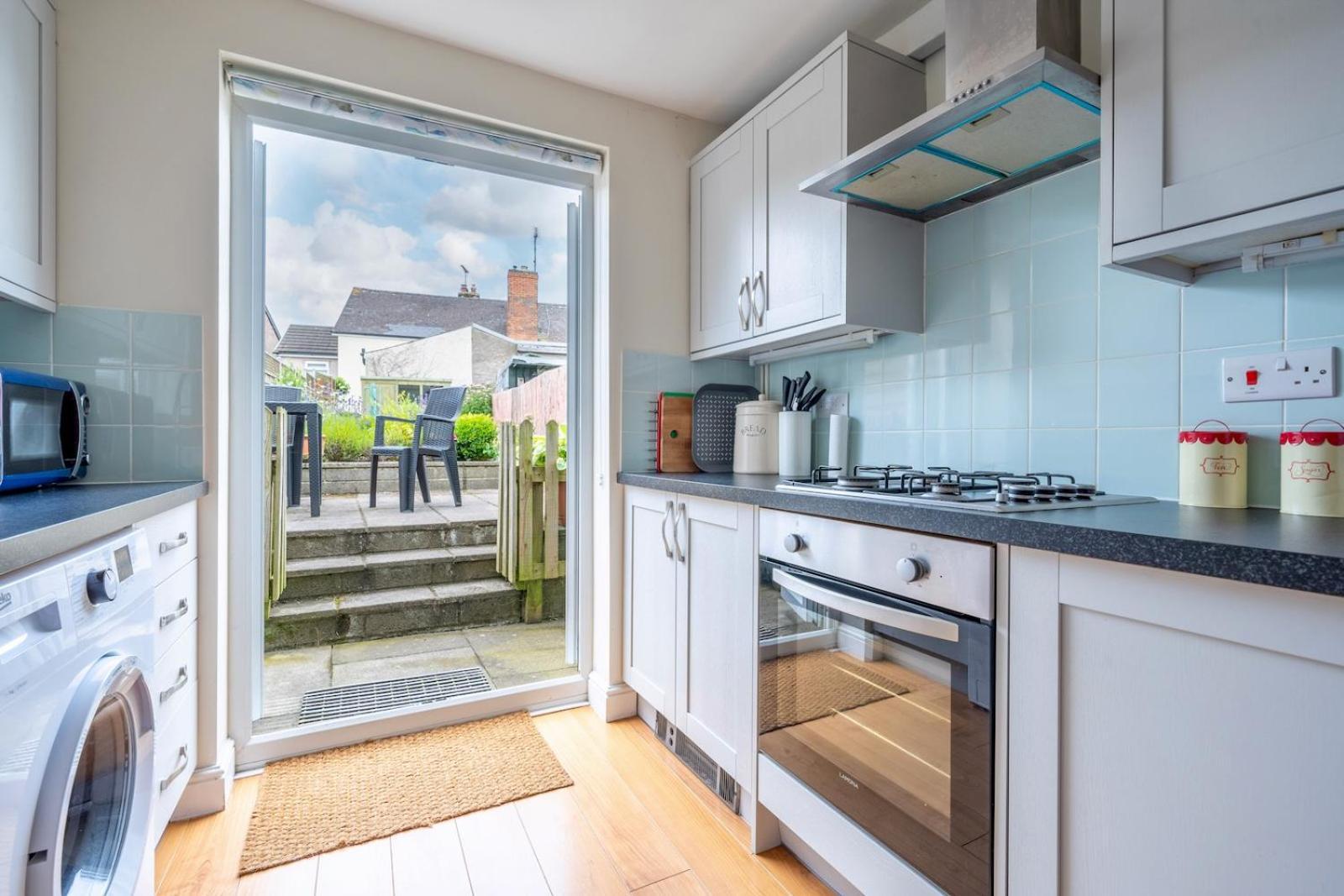 Chic 2-Bedroom Townhouse In Vibrant Abergavenny Exterior foto