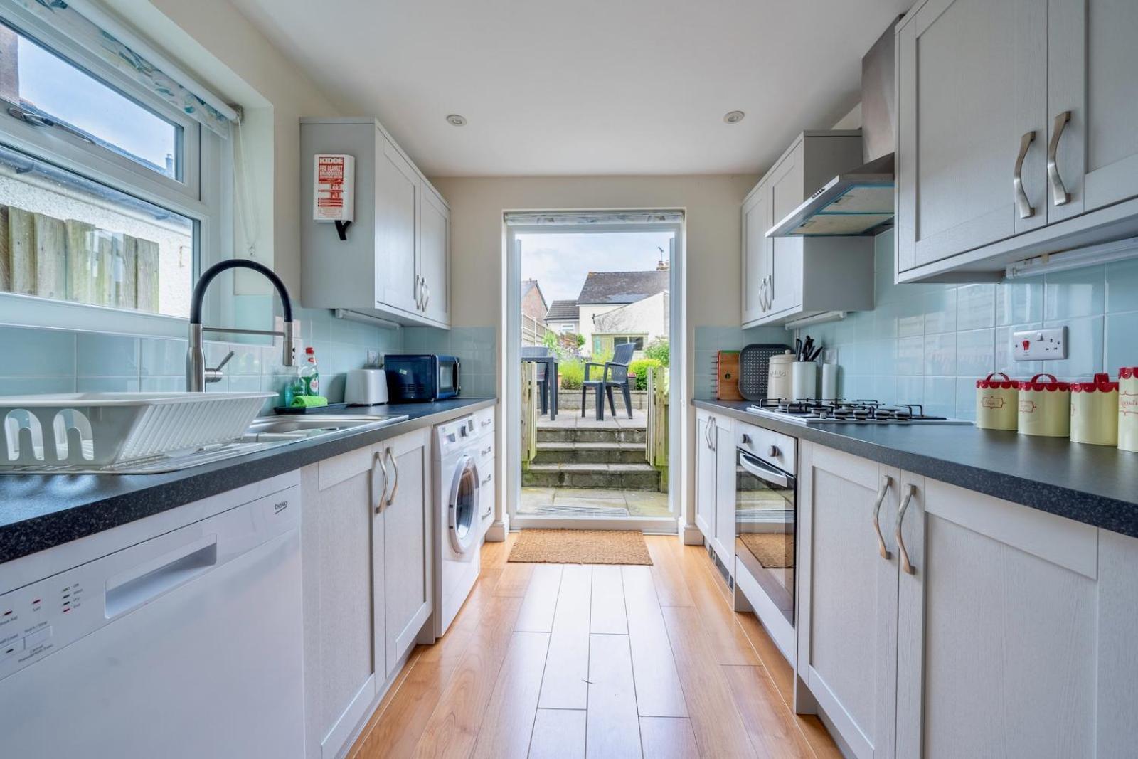 Chic 2-Bedroom Townhouse In Vibrant Abergavenny Exterior foto